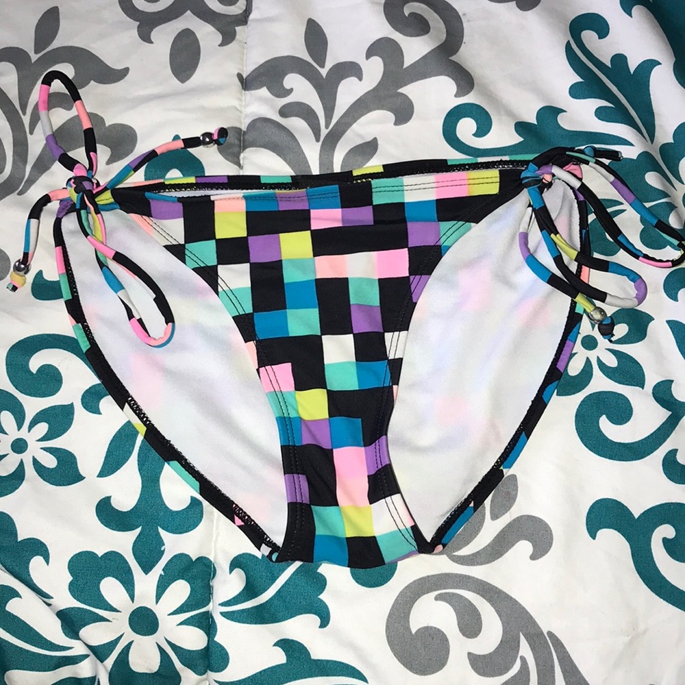 Multicolored swim bottoms!